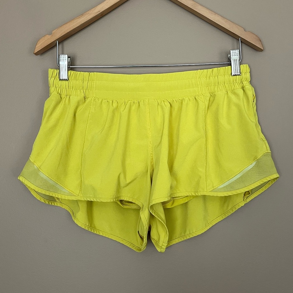 {Lululemon} Hotty Hot Short II 2.5" in Soleil - Womens 10